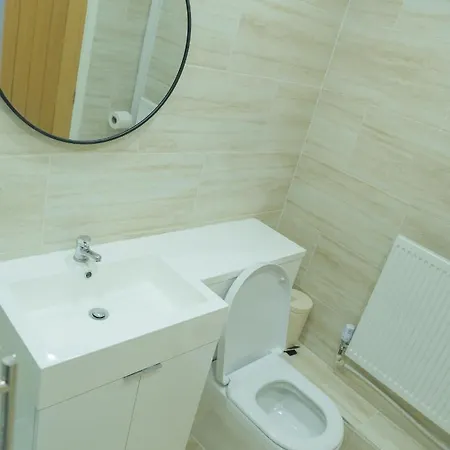Inviting 1-bed House In Bradford Holiday home *