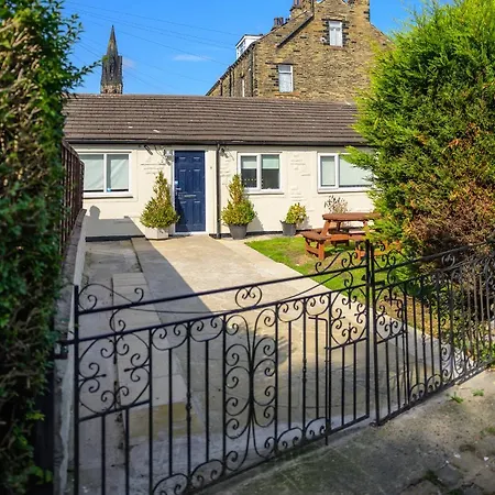 Holiday home Inviting 1-bed House In Bradford *
