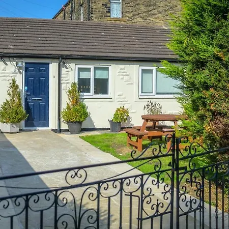 Holiday home Inviting 1-bed House In Bradford