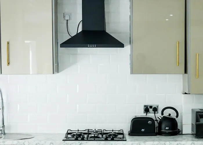 1 Bed House - Sleeps 2 - Parking - Wifi *