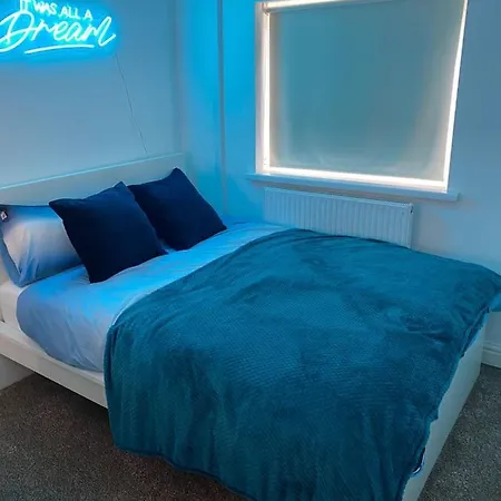 1 Bed House - Sleeps 2 - Parking - Wifi 度假居 布雷得佛