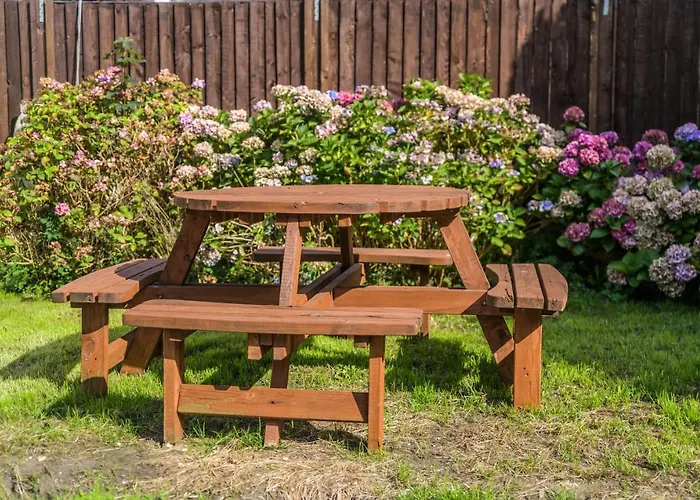 1 Bed House - Sleeps 2 - Parking - Wifi *